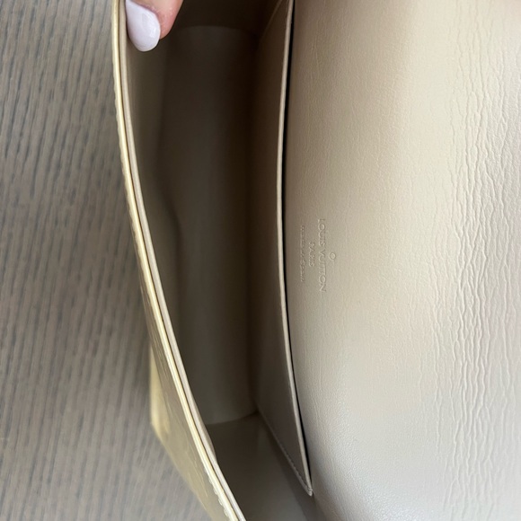 Louis Vuitton Vernis Thompson Street Shoulder Bag - Picture 11 of 14